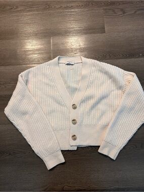 Aritzia Babaton FIvory Cropped V-Neck Button Cardigan Sweater